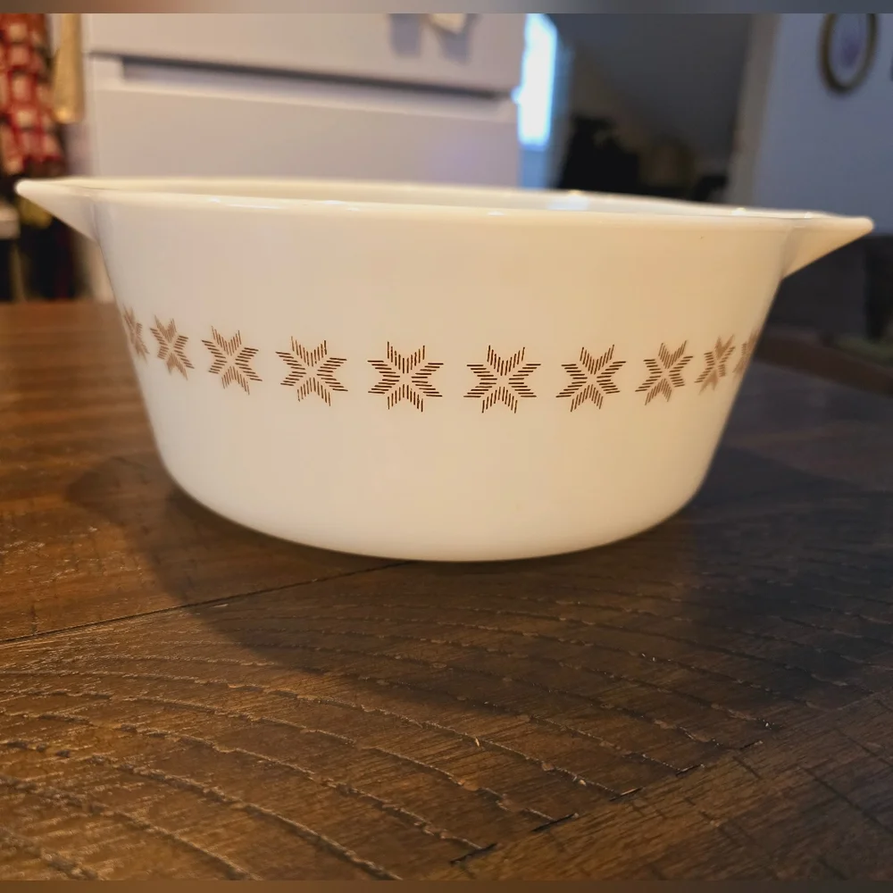Vintage Pyrex Town and Country Casserole Dish #475-B 2 1/2. Qt